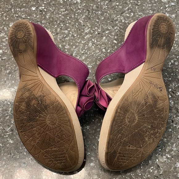 Charlie Paige sz 9 Flower Rosette Sandals - Picture 6 of 7